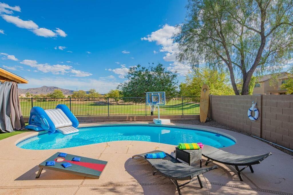 Tranquil Oasis: Experience Luxury Living! Phoenix