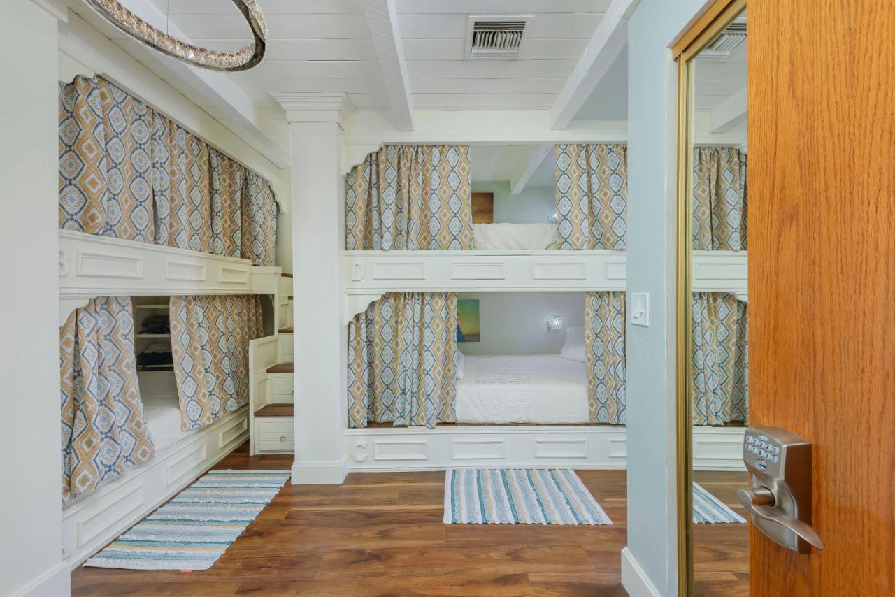Hostel Smart Solution - Individual Private Bed-pods In Gorgeous Shared Space - Women Only Dorm In 5 - Coed House - Full-sized Mattresses In Individual Pods - With Built-in Private Storage - Gorgeous Shared - Affordable Luxury - Sparrow House *