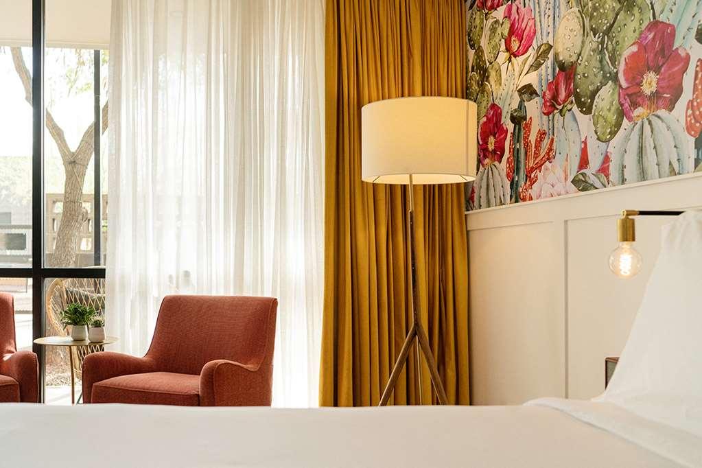 Hotel Rise Uptown
