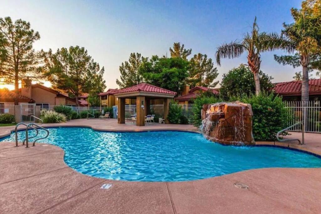 Apartment 2br 15 Mins To Downtown With Pool & Spa