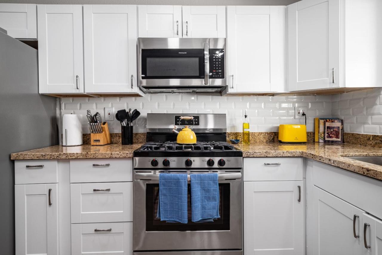 Gorgeous 4-bed With Golf, Pool, & Hot Tub! Phoenix