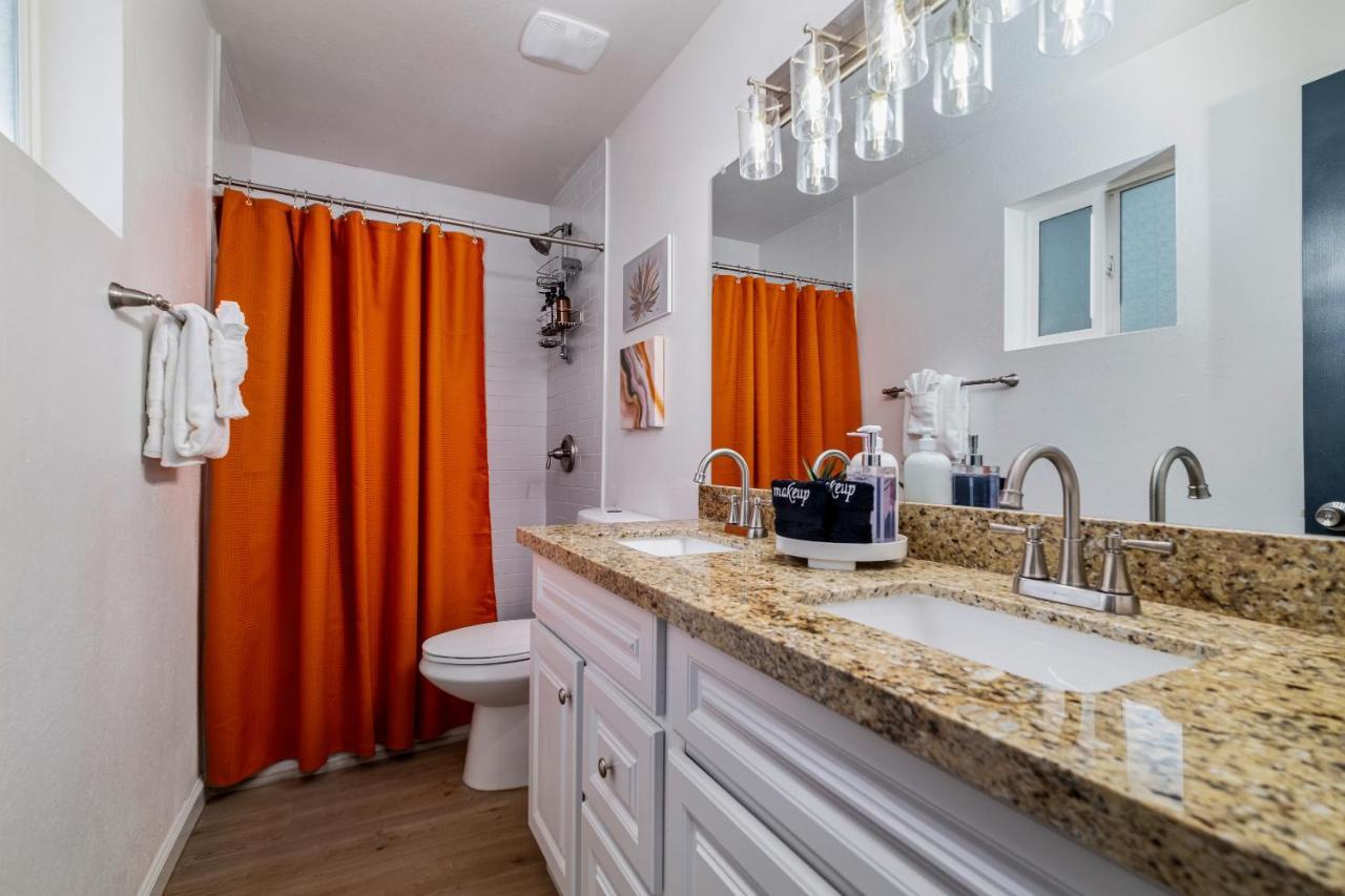 Gorgeous 4-bed With Golf, Pool, & Hot Tub!