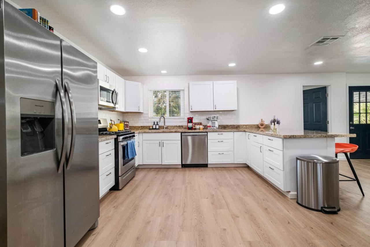Gorgeous 4-bed With Golf, Pool, & Hot Tub! * Phoenix