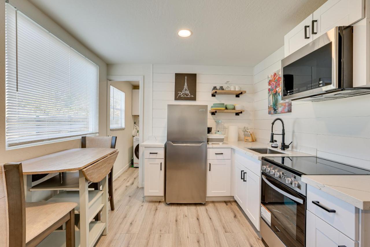 Modern Tiny About 5 Mi To Downtown Phoenix! *