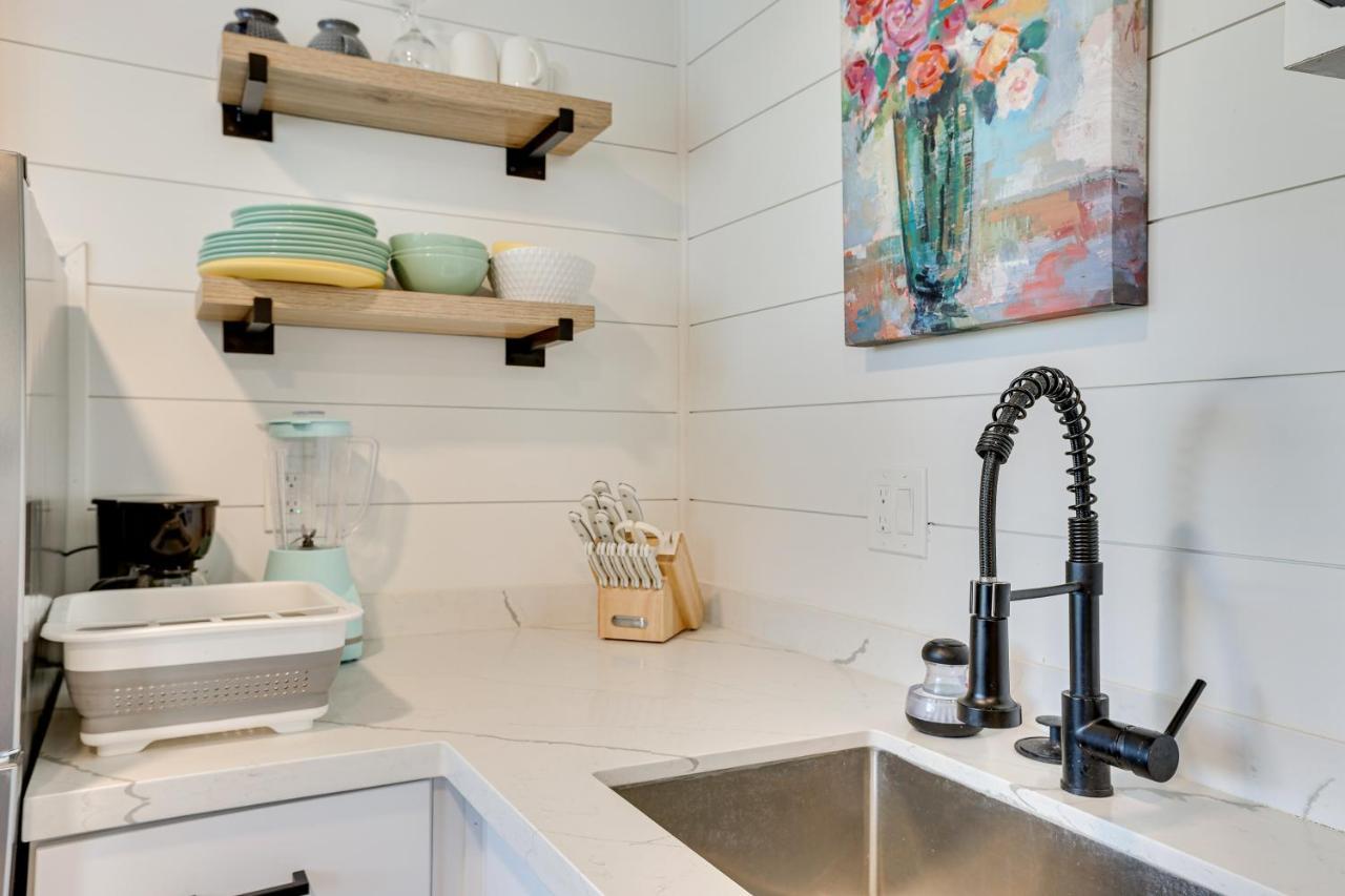 Modern Tiny About 5 Mi To Downtown Phoenix! *