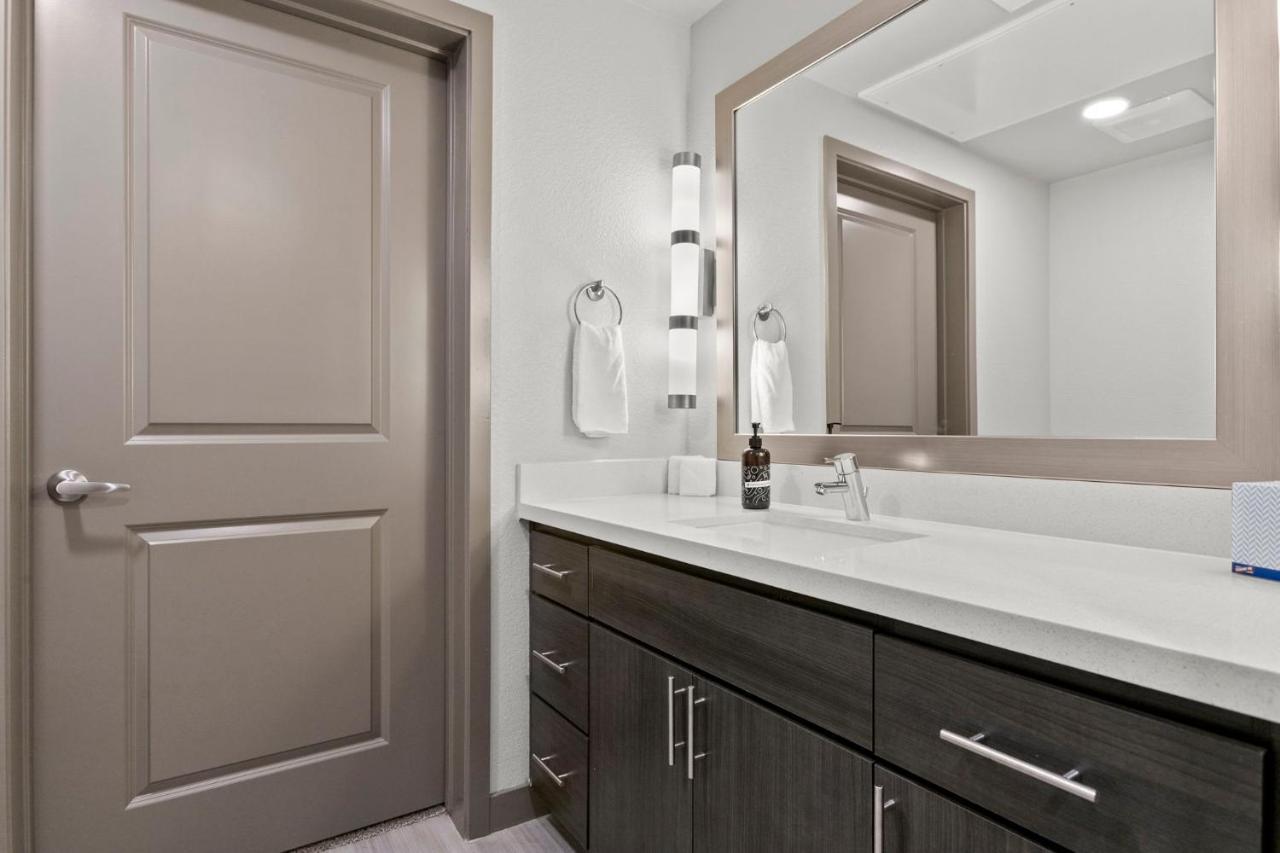 Cozysuites Phx Roro Gym, Pool, Pets, Parking! #9 *