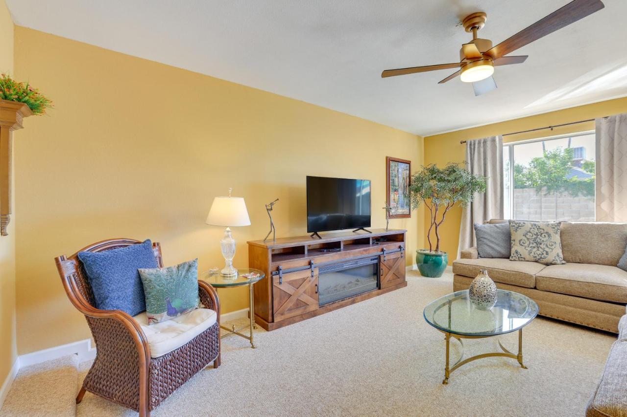 Casa de férias Glendale Oasis With Private Pool, Patio And Fireplace! Phoenix