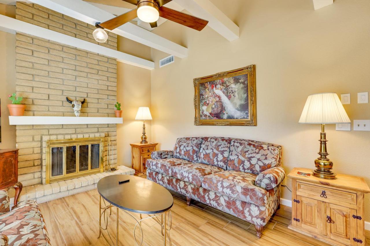 Glendale Oasis With Private Pool, Patio And Fireplace!