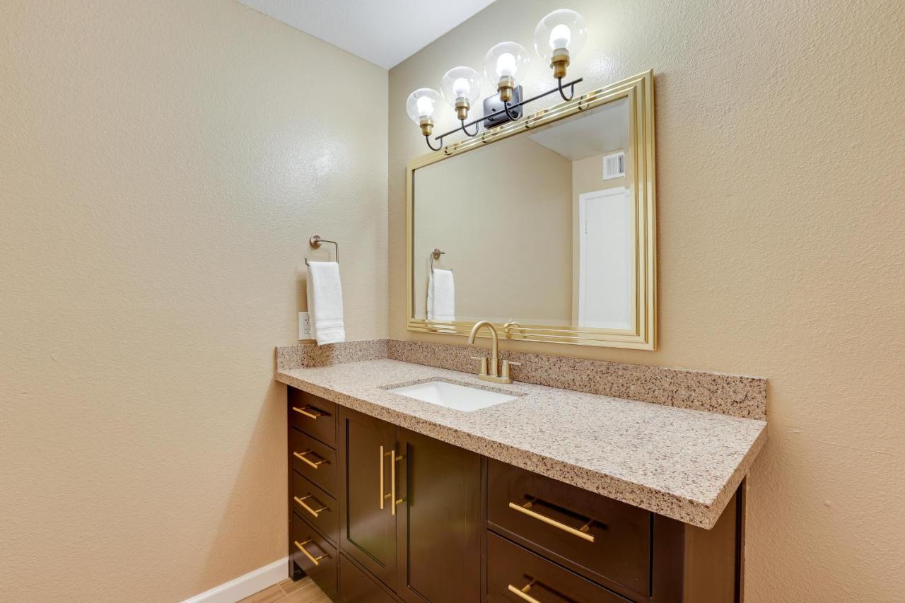 Glendale Oasis With Private Pool, Patio And Fireplace! Phoenix