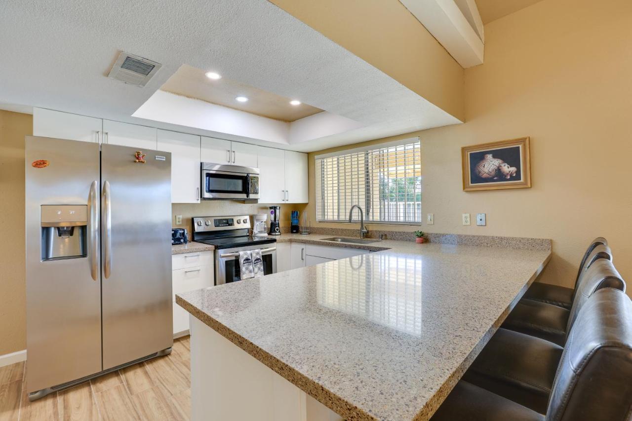 Glendale Oasis With Private Pool, Patio And Fireplace! Casa de férias