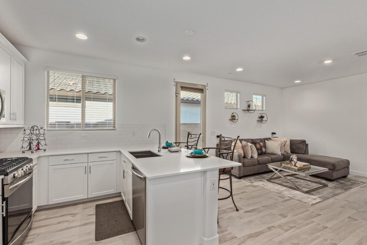 Apartamento At Your Service - Modern Amenities, Urban Location, Sophisticated Style Phoenix
