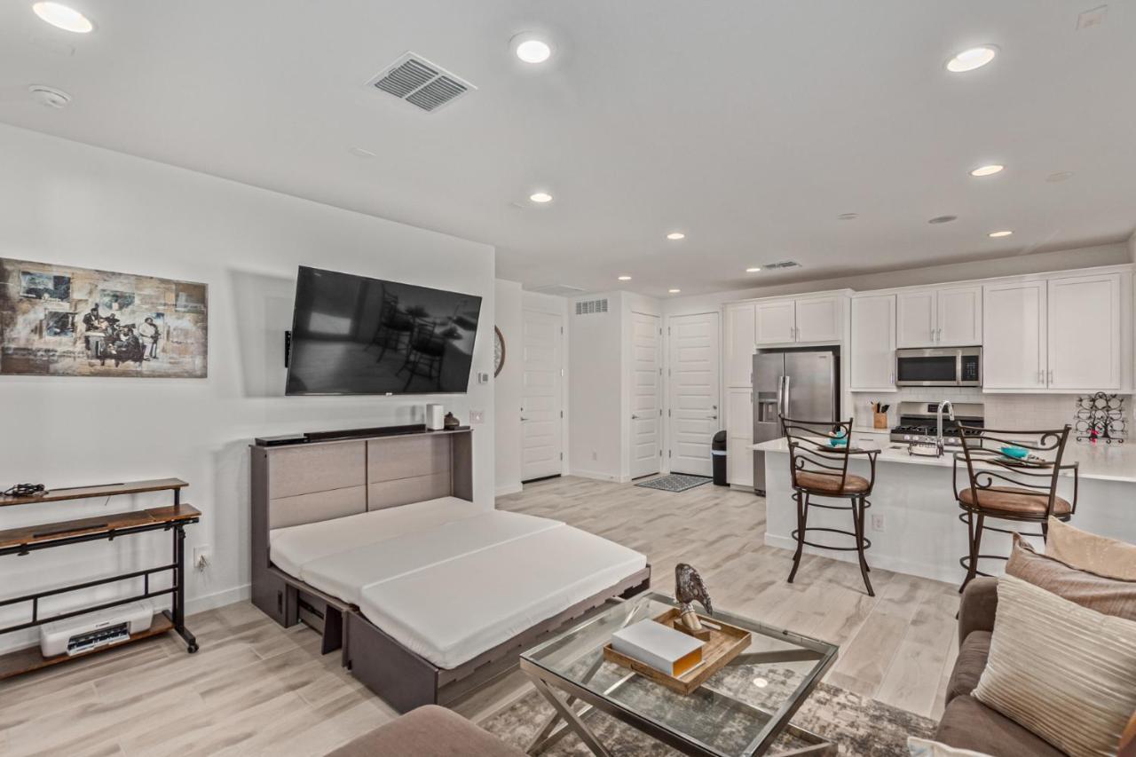 At Your Service - Modern Amenities, Urban Location, Sophisticated Style Apartamento Phoenix