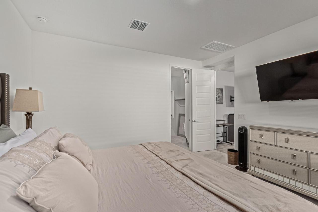 At Your Service - Modern Amenities, Urban Location, Sophisticated Style *