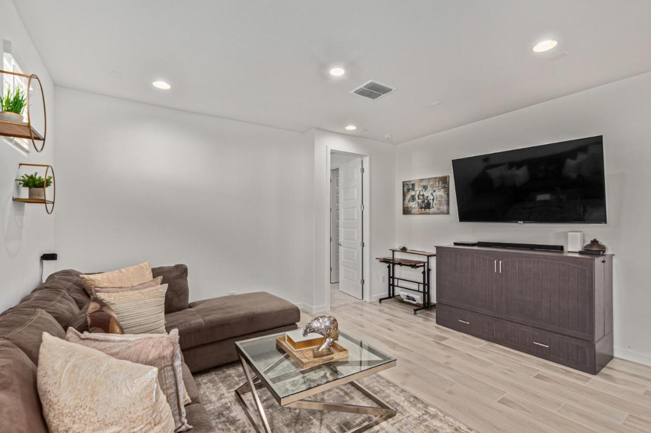 Apartamento At Your Service - Modern Amenities, Urban Location, Sophisticated Style