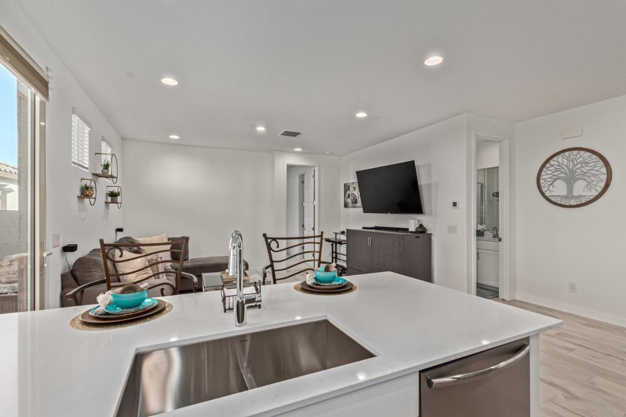At Your Service - Modern Amenities, Urban Location, Sophisticated Style * Phoenix