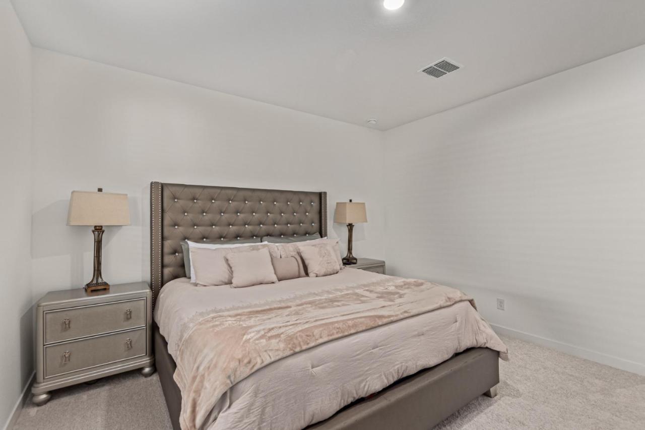 At Your Service - Modern Amenities, Urban Location, Sophisticated Style * Phoenix