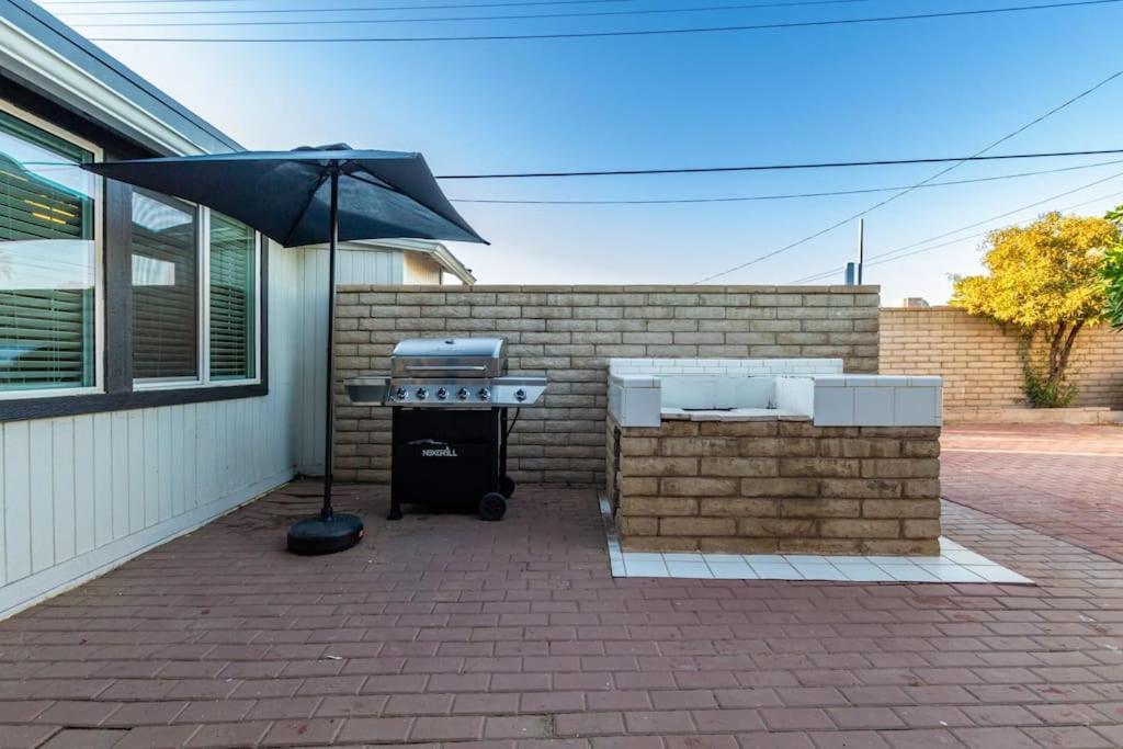 Apartamento New Midtown Modern With Backyard