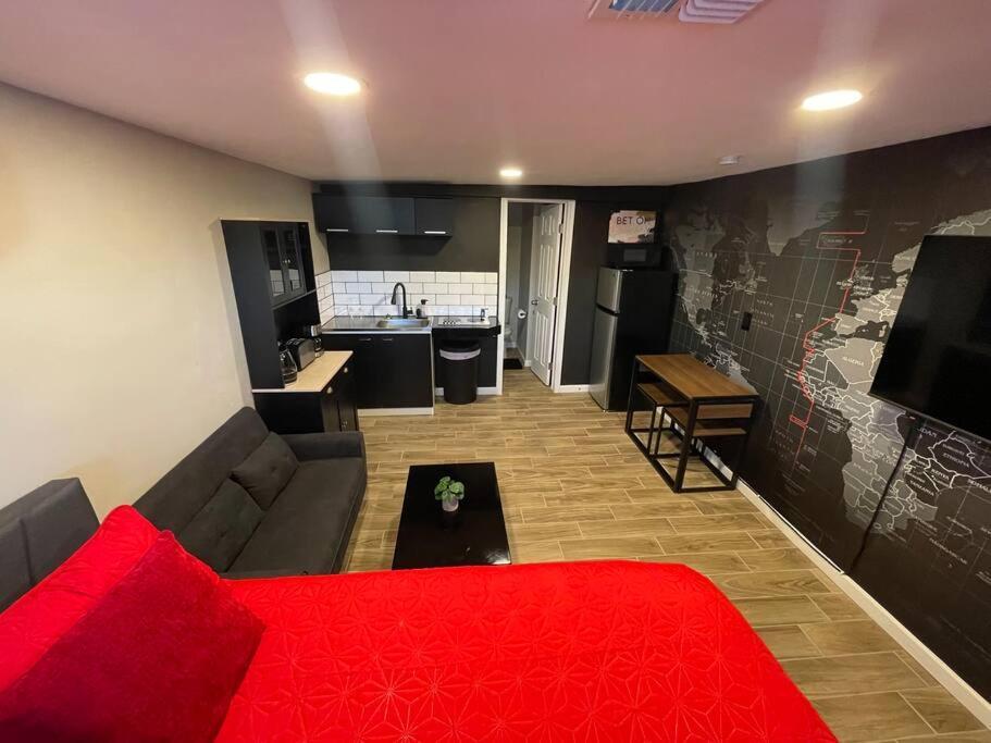 New Midtown Modern With Backyard Apartamento
