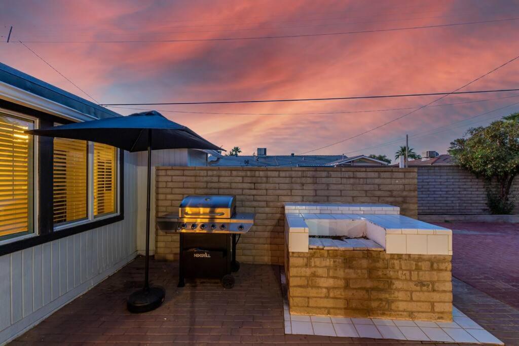 New Midtown Modern With Backyard *