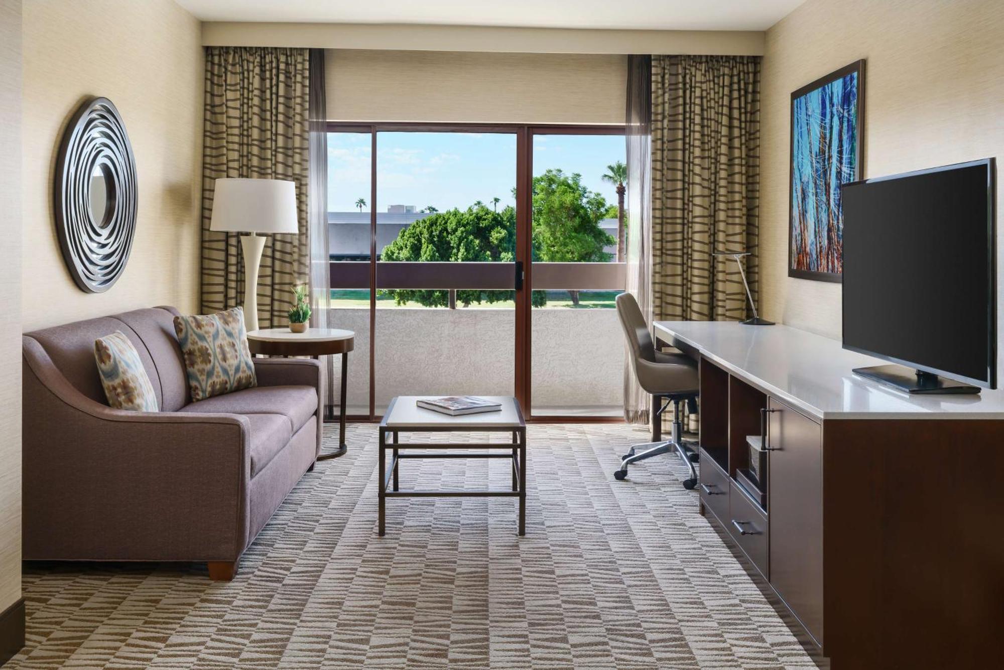 Hilton Airport Hotel 3*