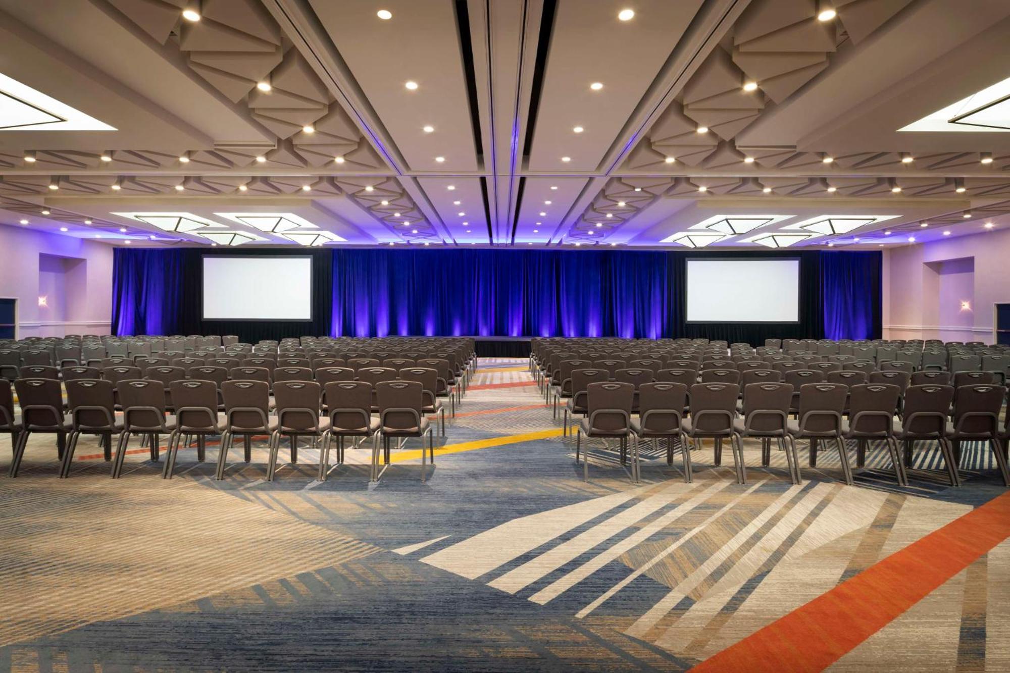 Hyatt Regency Downtown - No Destination Fees Hotel 4*