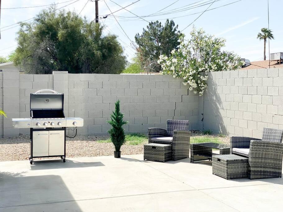 Alluring Townhouse With 2 King Beds, Grill, And Free Parking!