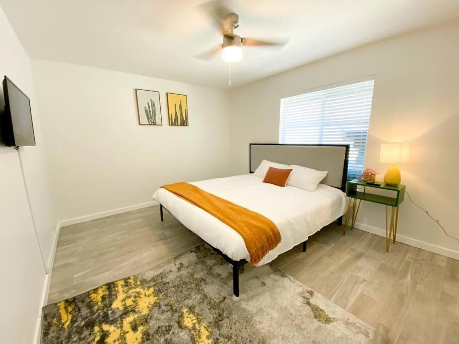 Pousada Alluring Townhouse With 2 King Beds, Grill, And Free Parking! Phoenix