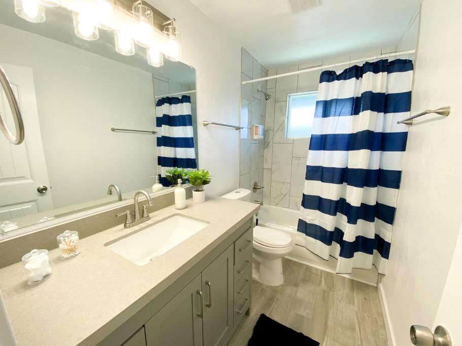 Alluring Townhouse With 2 King Beds, Grill, And Free Parking! * Phoenix
