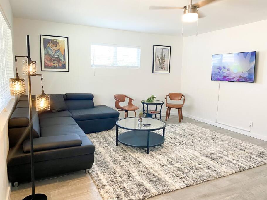 Alluring Townhouse With 2 King Beds, Grill, And Free Parking! *