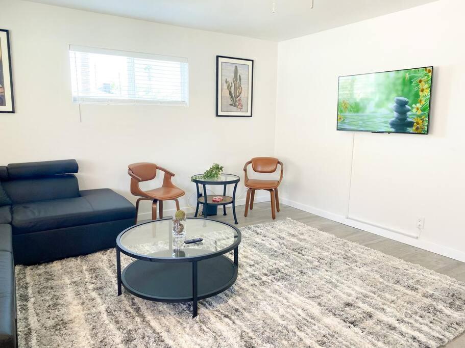 Alluring Townhouse With 2 King Beds, Grill, And Free Parking! *