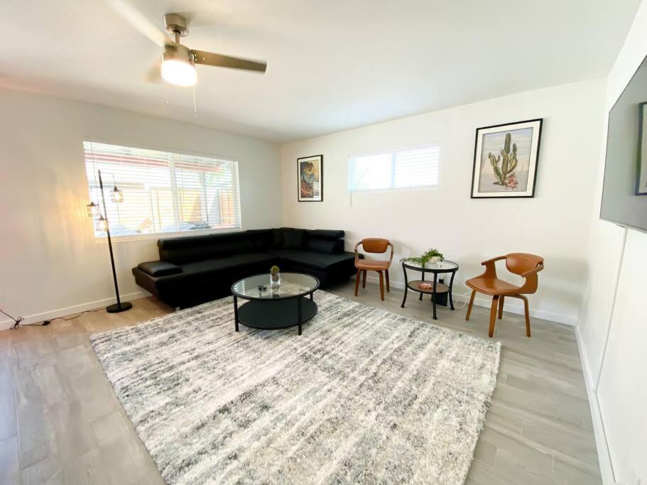 Pousada Alluring Townhouse With 2 King Beds, Grill, And Free Parking!