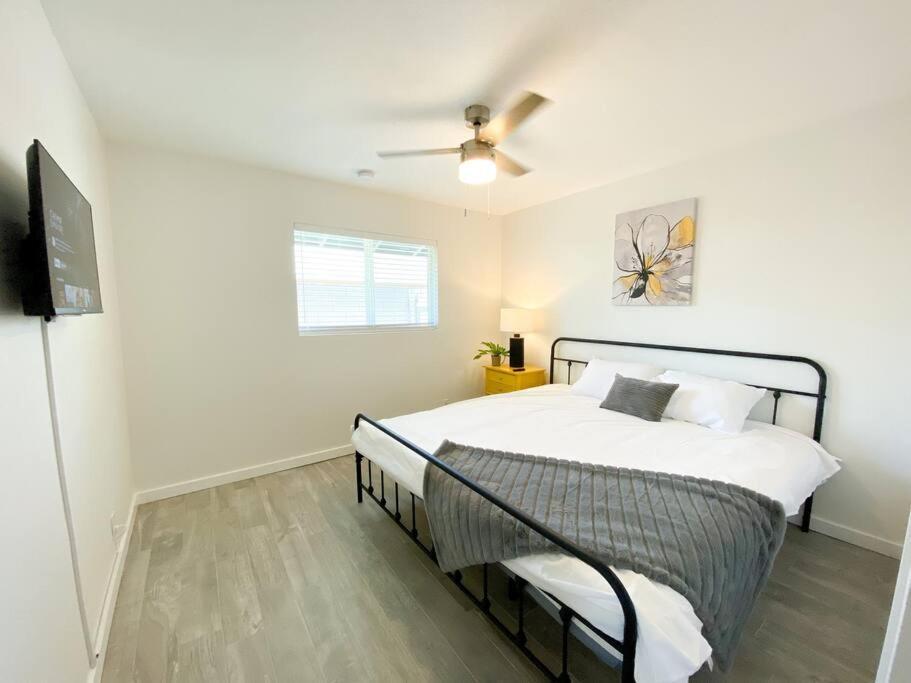 Pousada Alluring Townhouse With 2 King Beds, Grill, And Free Parking! *