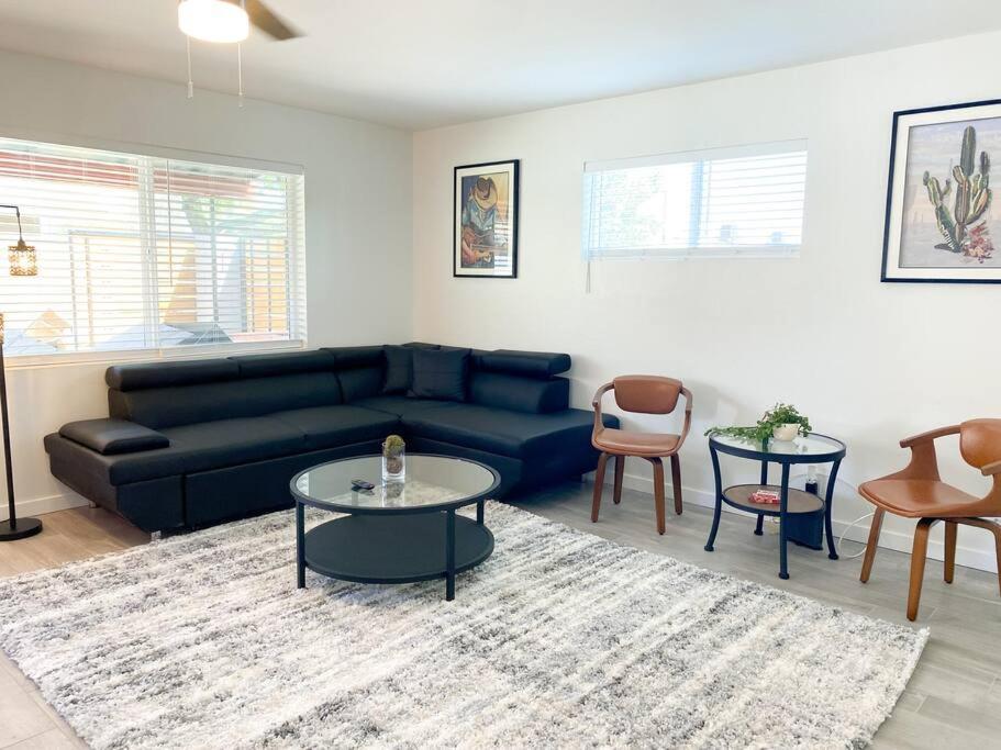 Alluring Townhouse With 2 King Beds, Grill, And Free Parking!