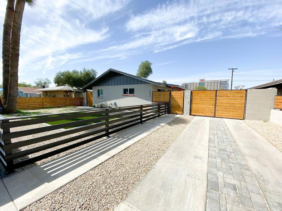 Pousada Alluring Townhouse With 2 King Beds, Grill, And Free Parking!
