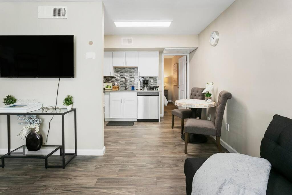 Desert Skyline Apt W/pool & Apartamento *