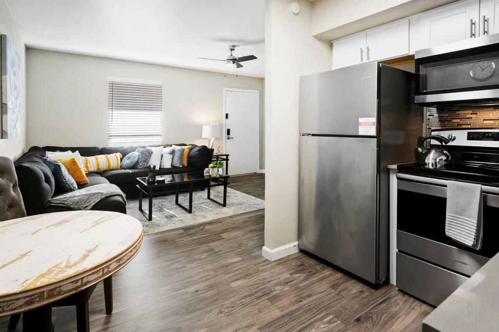 Desert Skyline Apt W/pool & Apartamento