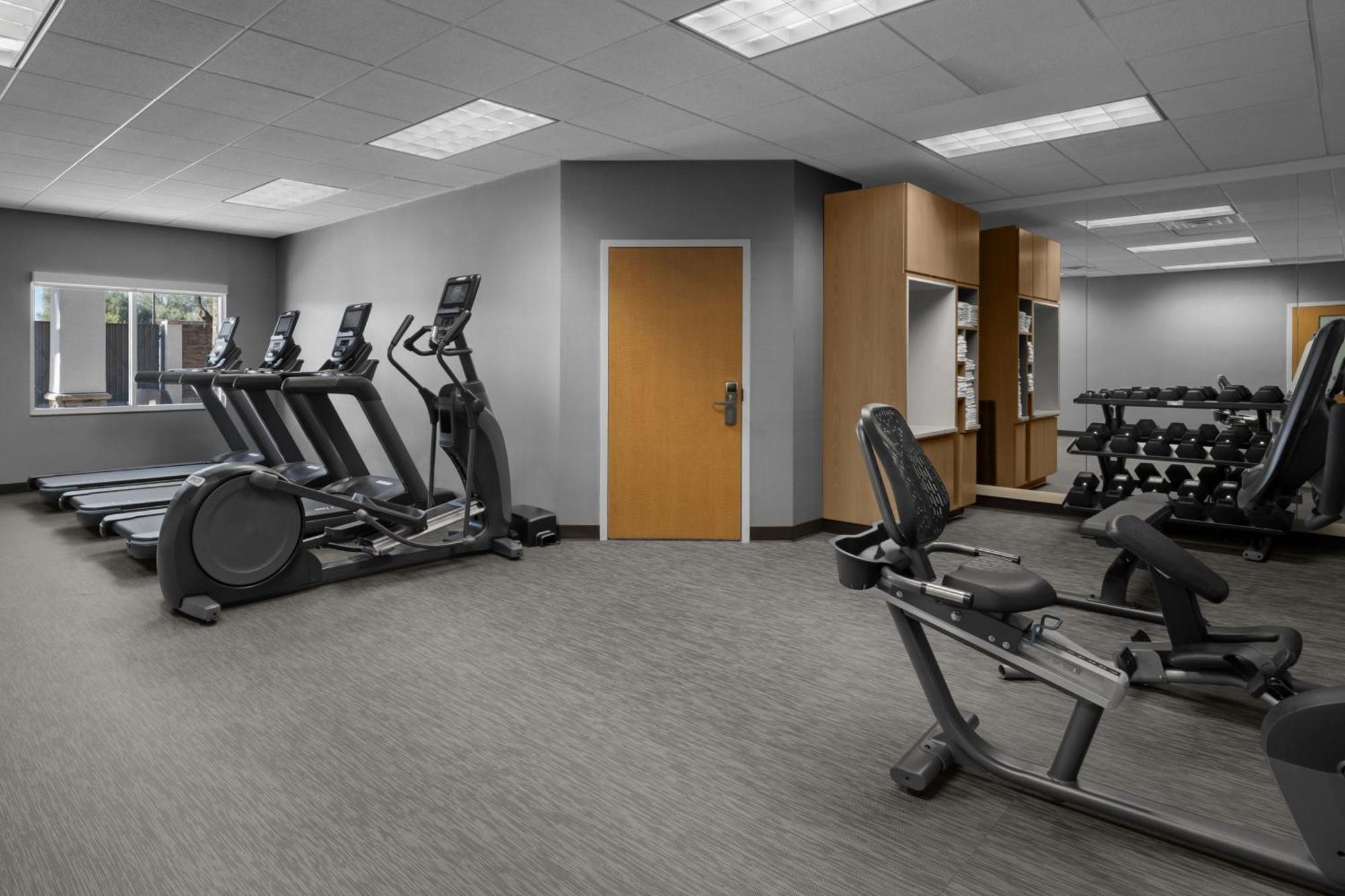 Courtyard By Marriott West/avondale 3*