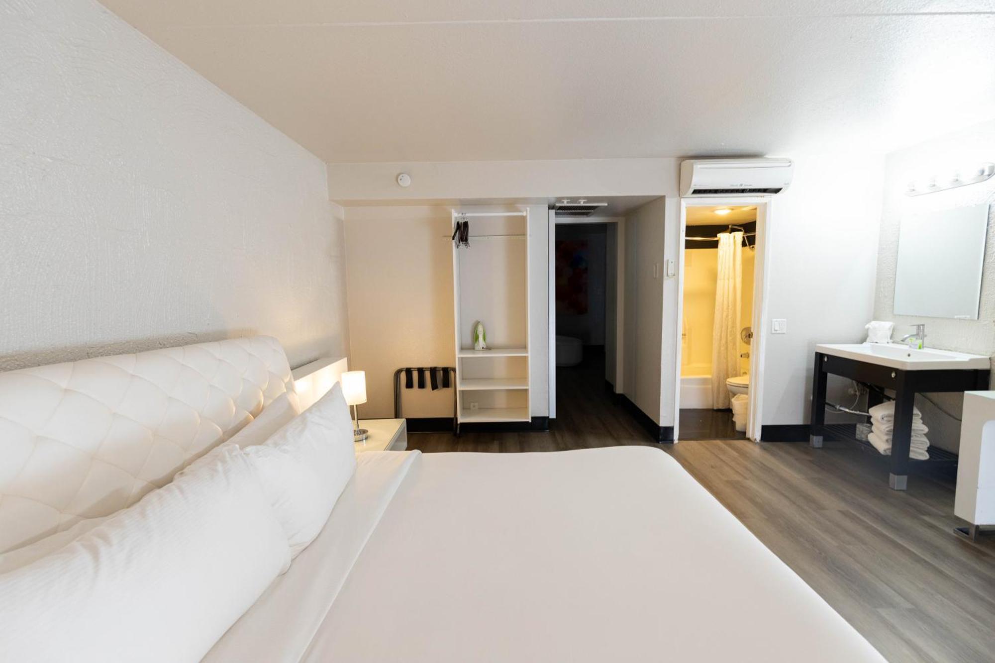 The Clarendon And (adults Only) 4* Phoenix