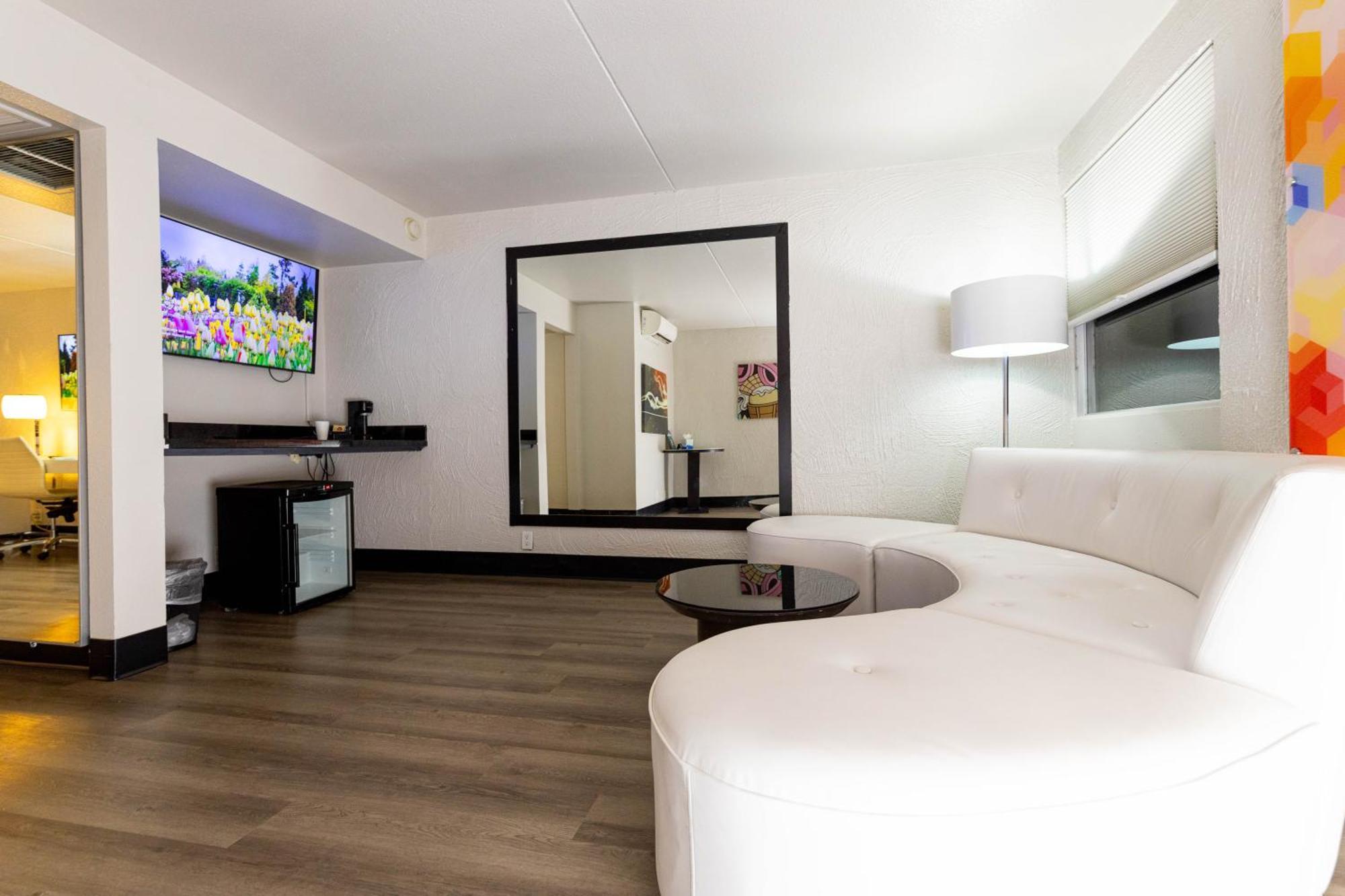 The Clarendon And (adults Only) Hotel Phoenix