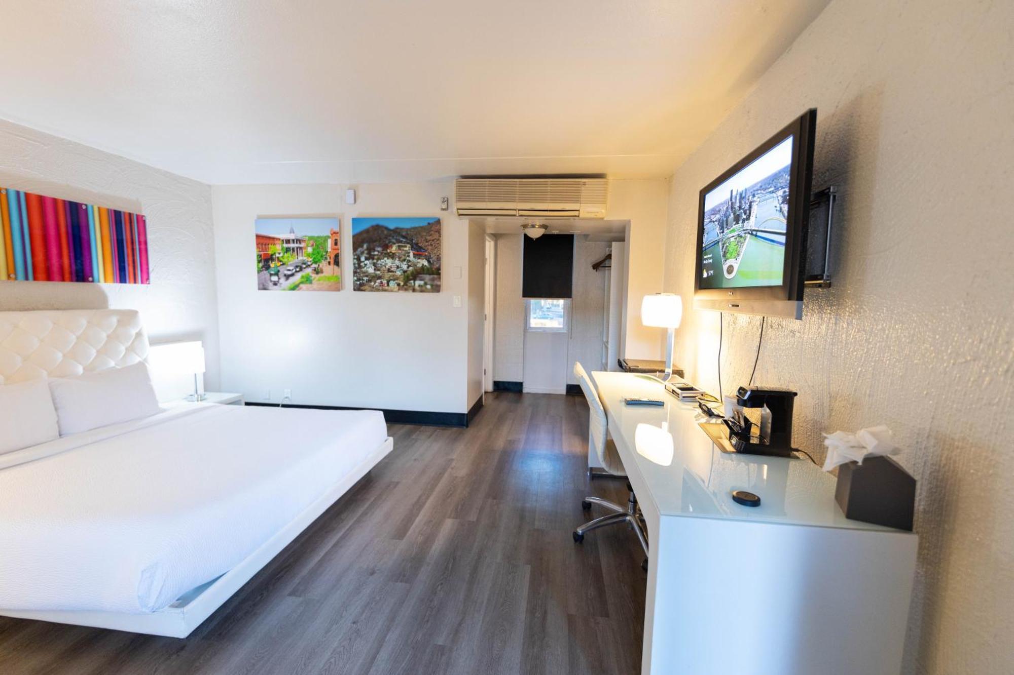 The Clarendon And (adults Only) 4* Phoenix