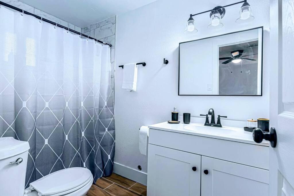 Retreat - 1 Bedroom King With 2 Smart Tvs - 10 Min From Airp - Unit B Phoenix