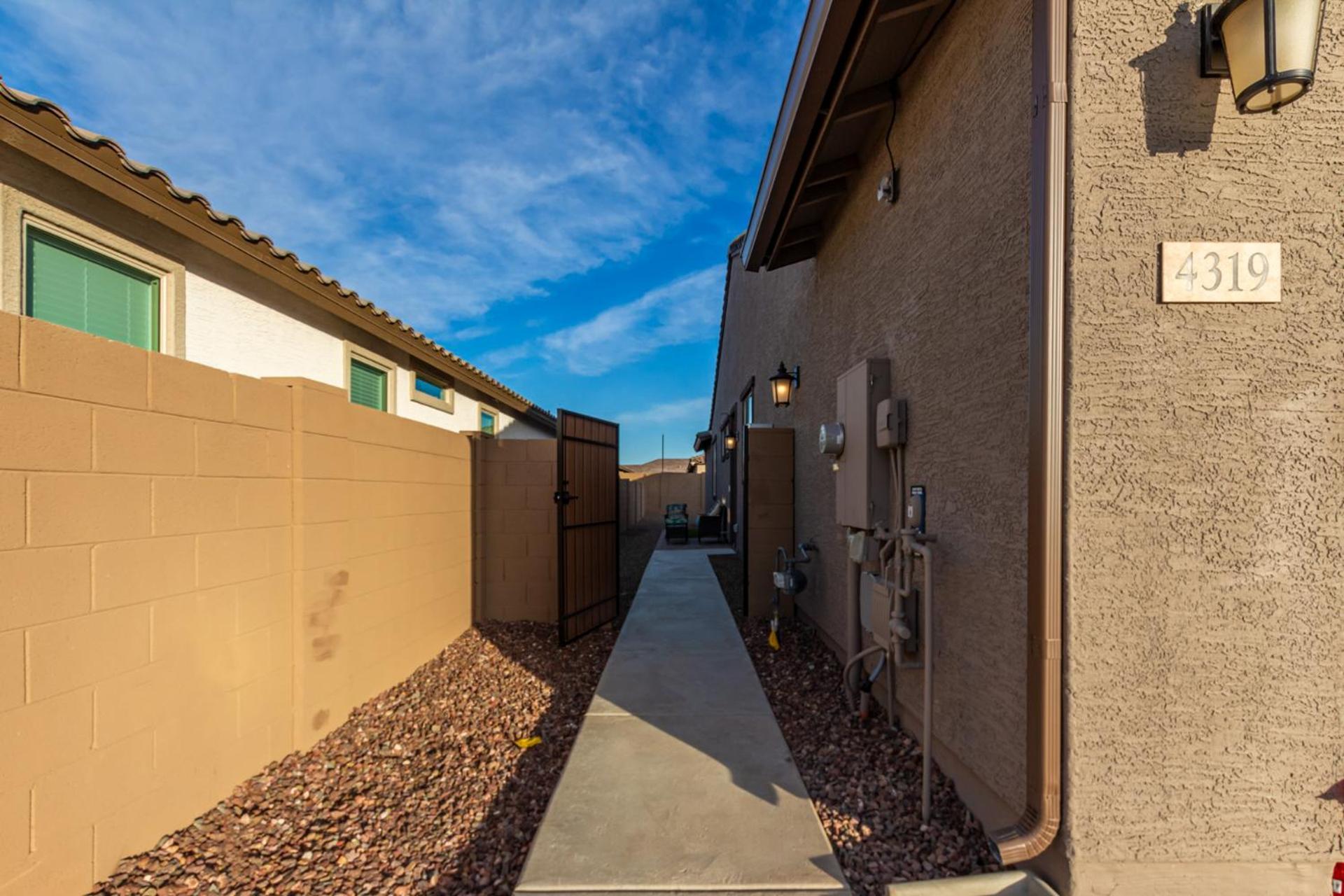 Apartamento At Your Service - Modern Amenities, Urban Location, Sophisticated Style