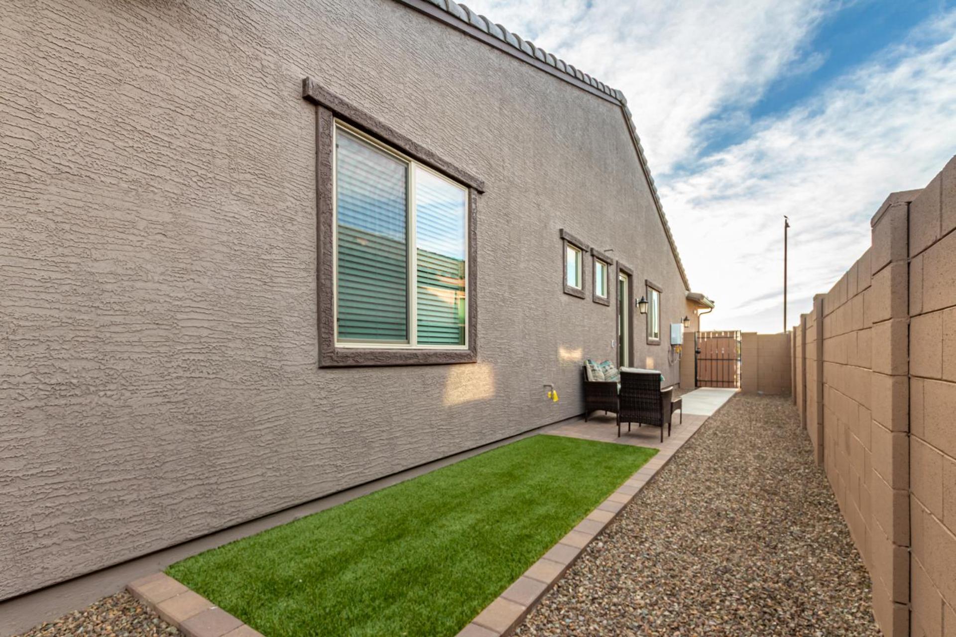 At Your Service - Modern Amenities, Urban Location, Sophisticated Style Phoenix