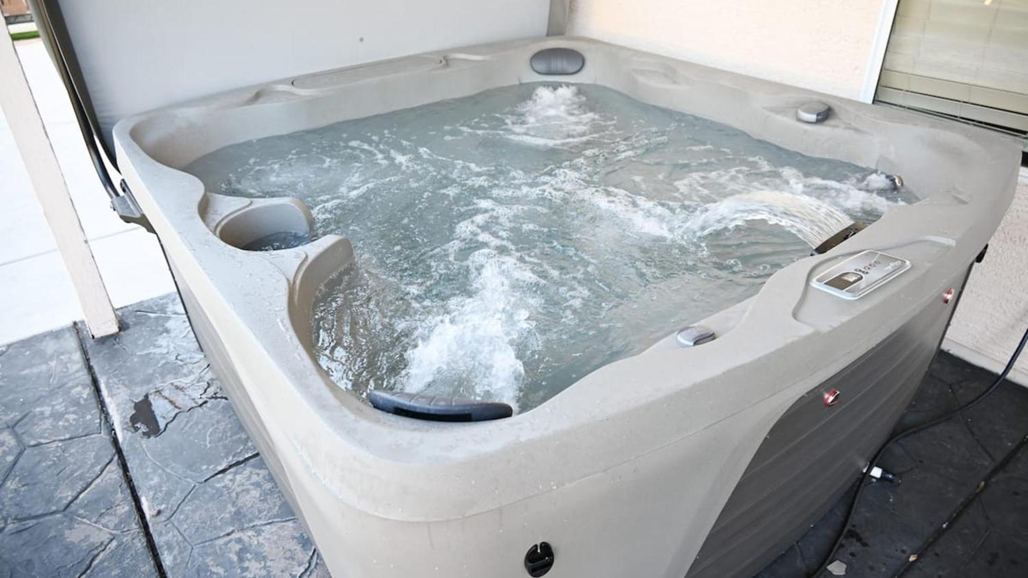 Holiday home Beautiful Glendale With Pool Games