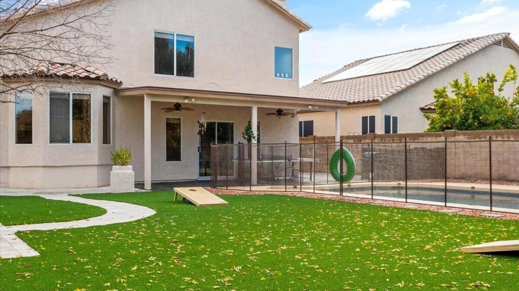 Beautiful Glendale With Pool Games Holiday home *