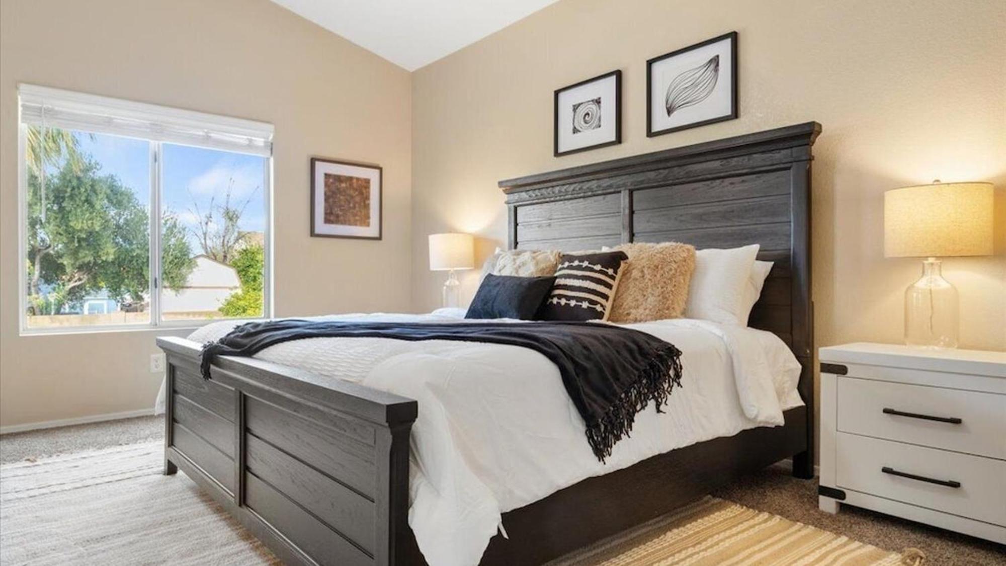 Beautiful Glendale With Pool Games Holiday home *