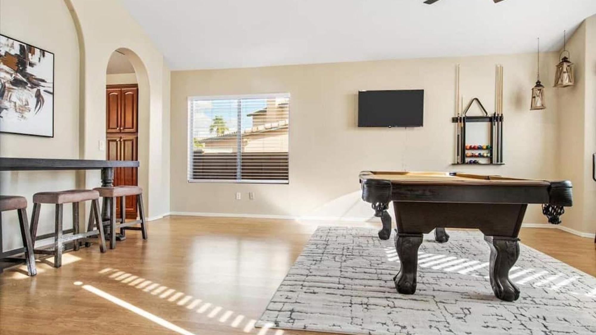 Beautiful Glendale With Pool Games Holiday home Phoenix