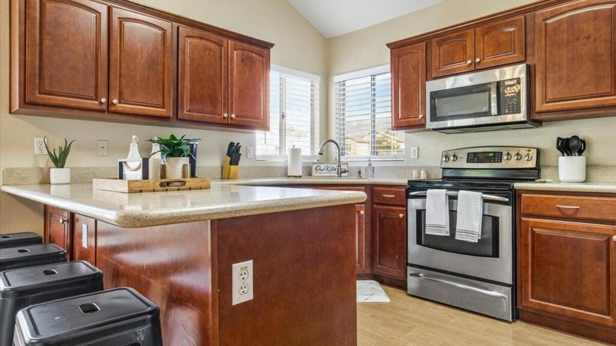 Beautiful Glendale With Pool Games * Phoenix