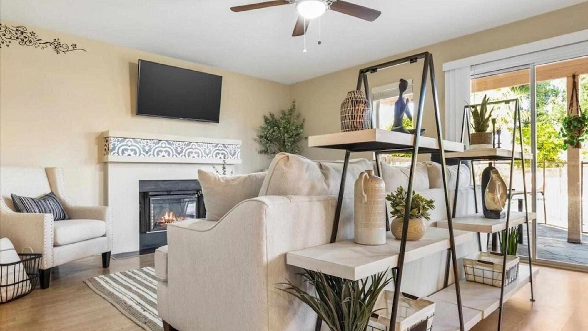 Beautiful Glendale With Pool Games Holiday home Phoenix