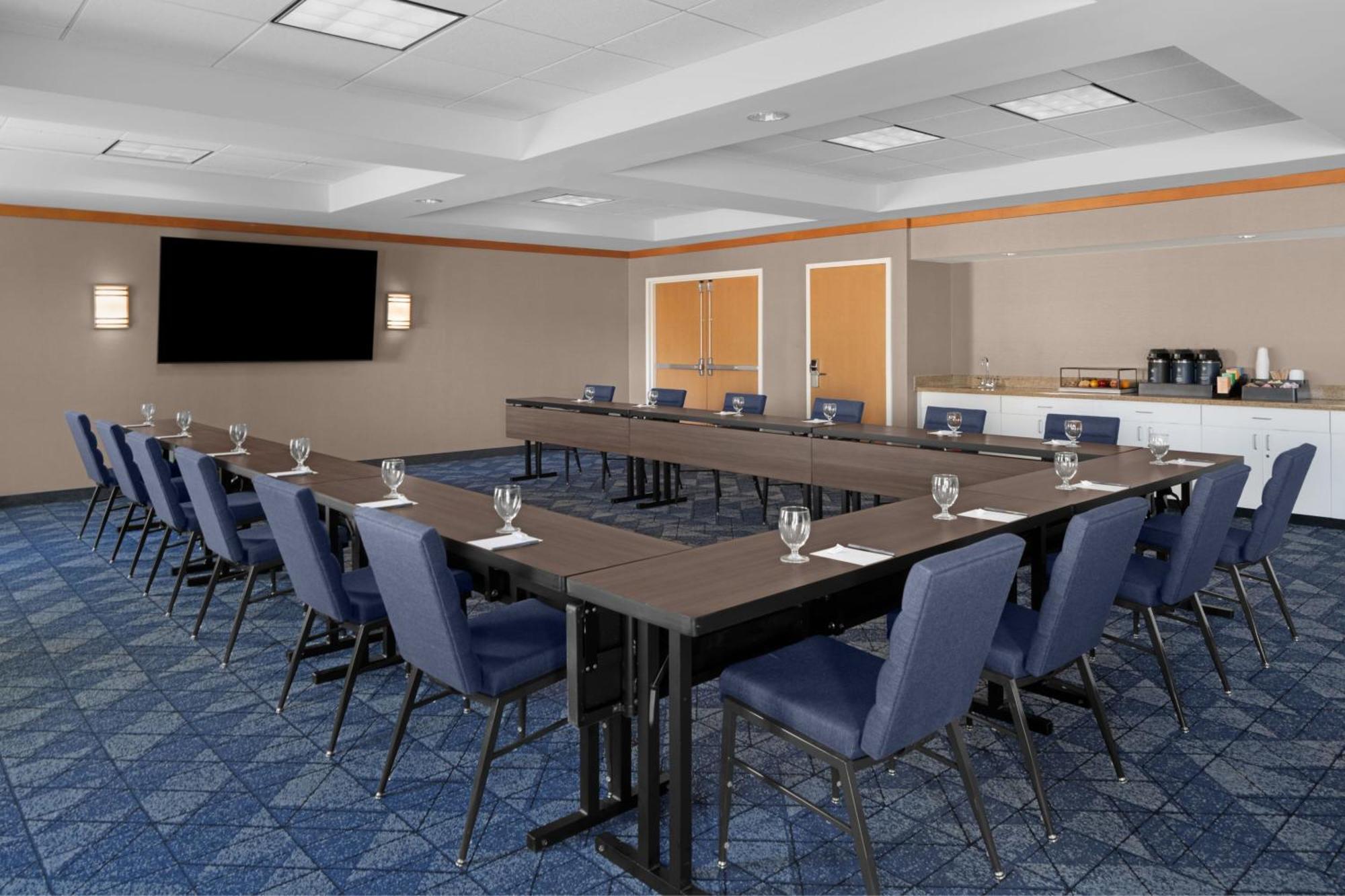 Courtyard By Marriott West/avondale Hotel 3*